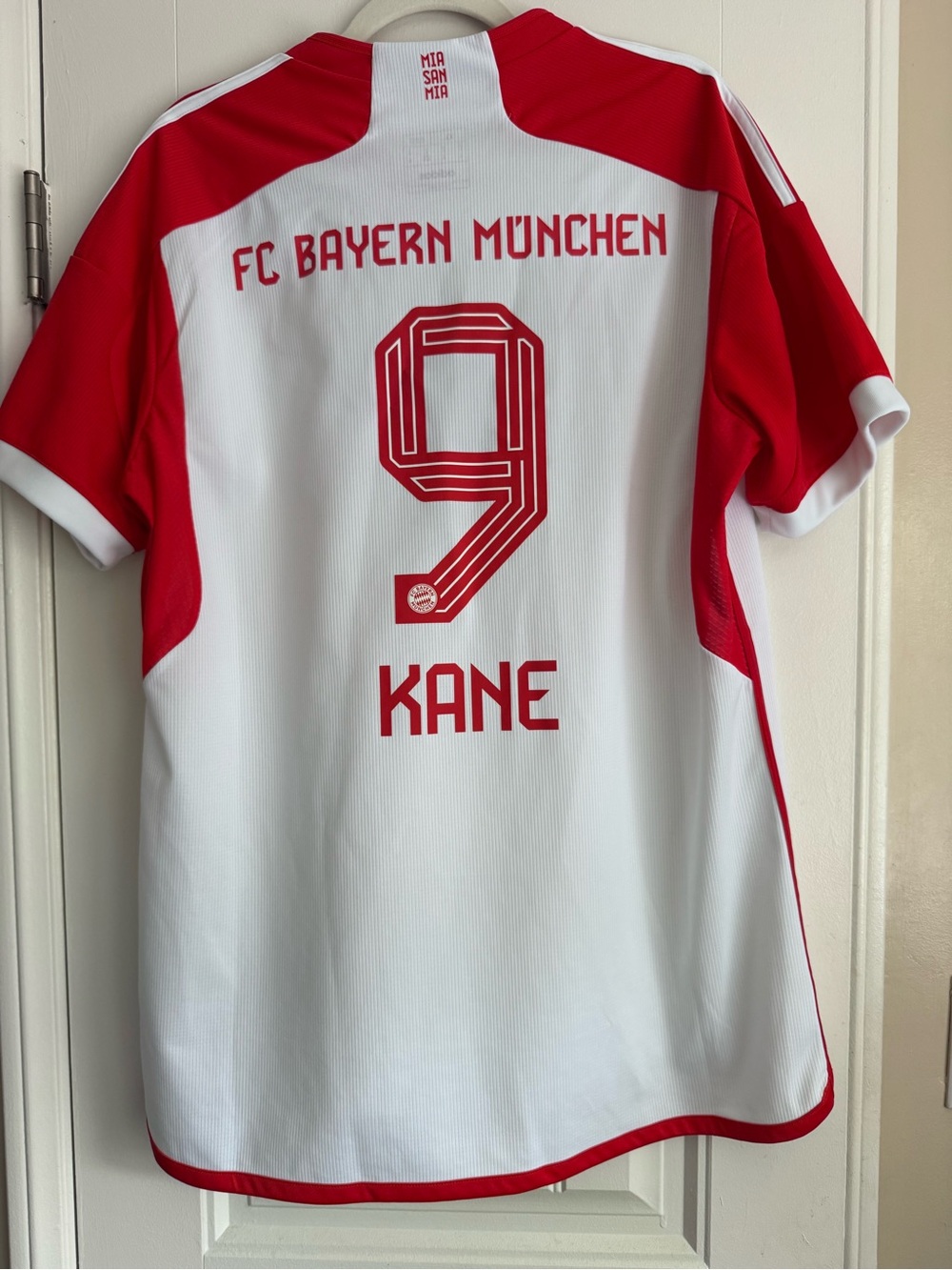 Harry Kane #9 Bayern Munich Kit - Red & White